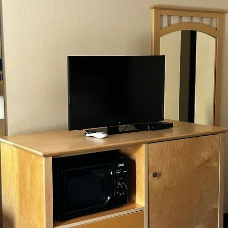 Ameristay Inn & Suites Waverly Екстериор снимка