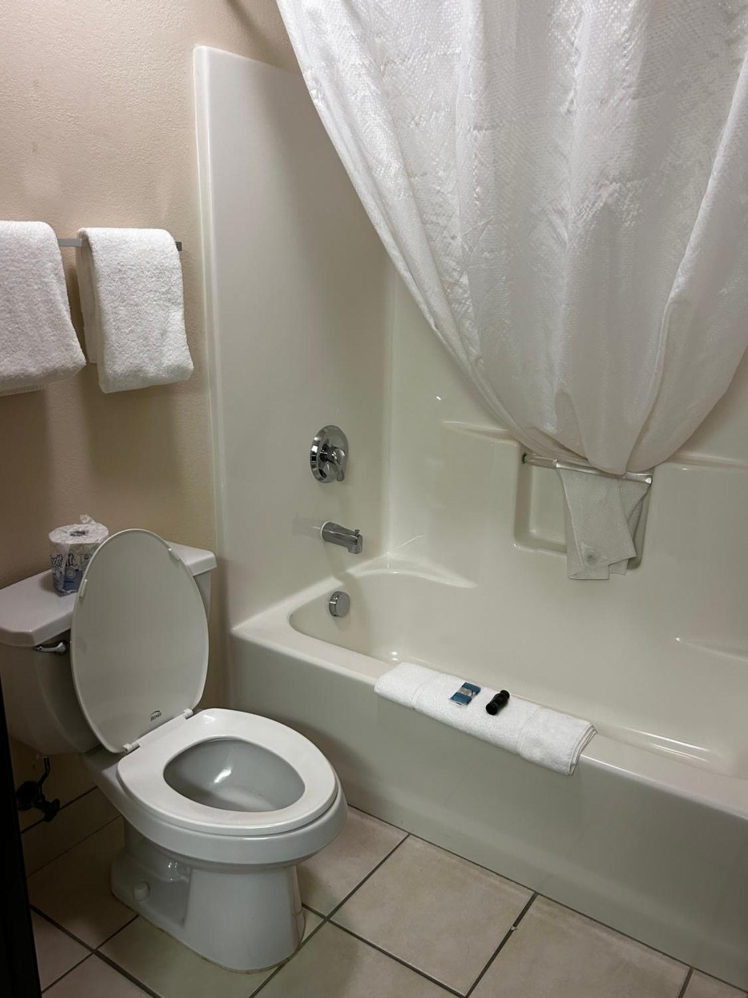 Ameristay Inn & Suites Waverly Екстериор снимка